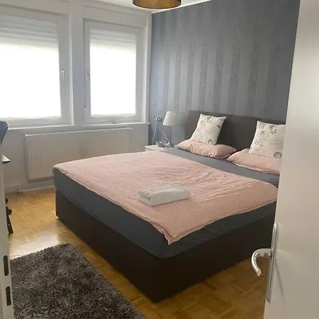Schoene 2 Zimmer In Stuttgart-west アパート
